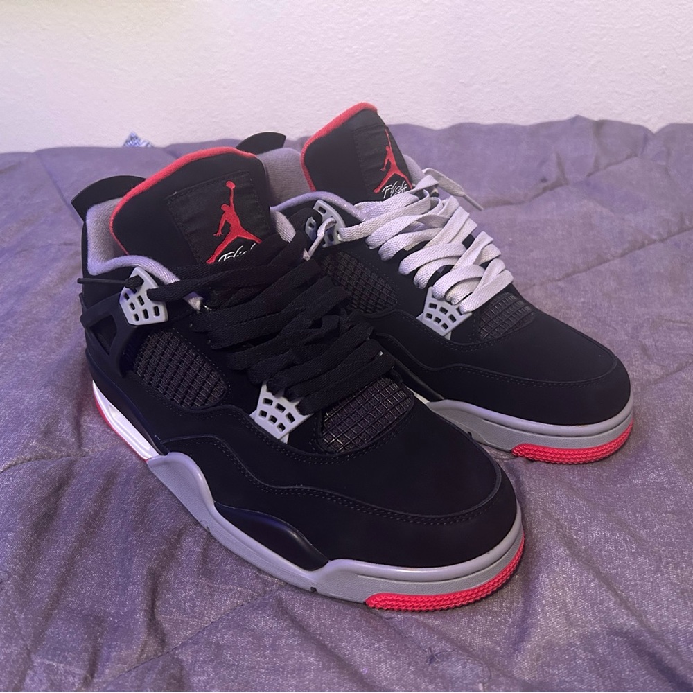 Air Jordan 4 Bred
